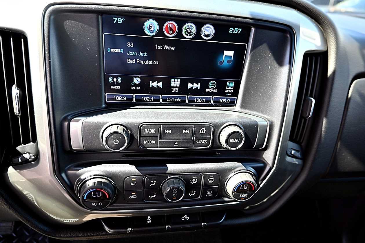 Used 2018 Chevrolet Silverado 1500 LT w/ All Star Edition RWD image 20