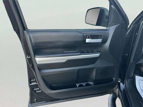 Used 2017 Toyota Tundra SR5 image 13