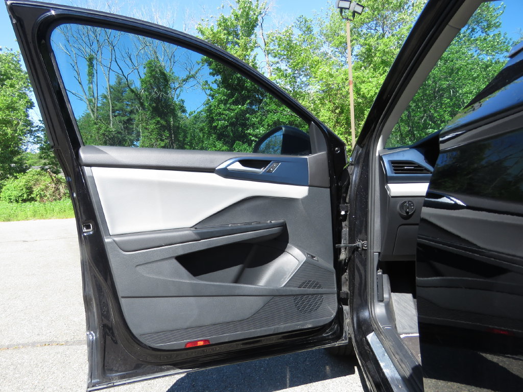 Used 2023 Volkswagen Taos SE AWD/4WD image 9