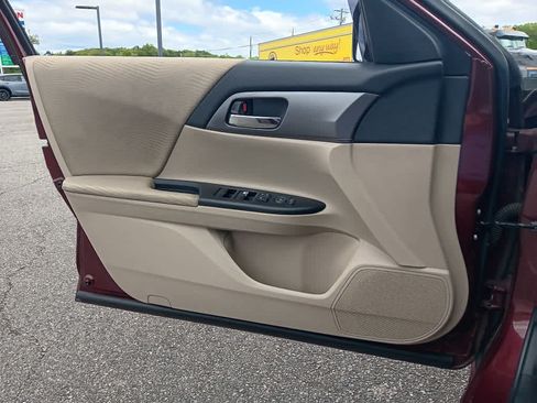 Used 2015 Honda Accord LX image 25