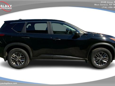 Used 2024 Nissan Rogue S image 4