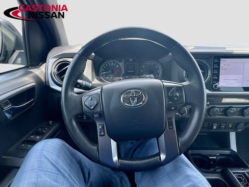 Used 2022 Toyota Tacoma TRD Off-Road w/ Technology Package AWD/4WD image 14