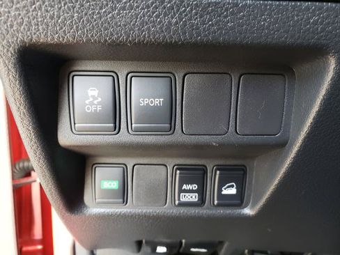 Used 2015 Nissan Rogue S AWD/4WD image 25