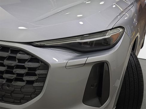 Used 2025 Audi Q5 Premium Plus w/ Premium Plus image 33