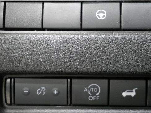 Used 2025 Nissan Rogue SV AWD/4WD image 13