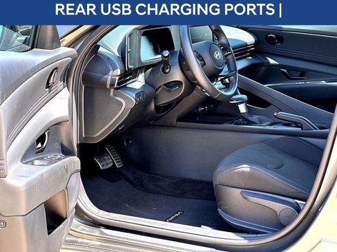 Used 2025 Hyundai Elantra Sport image 11
