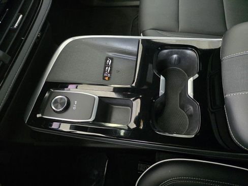 Used 2025 Buick Enclave Preferred image 9