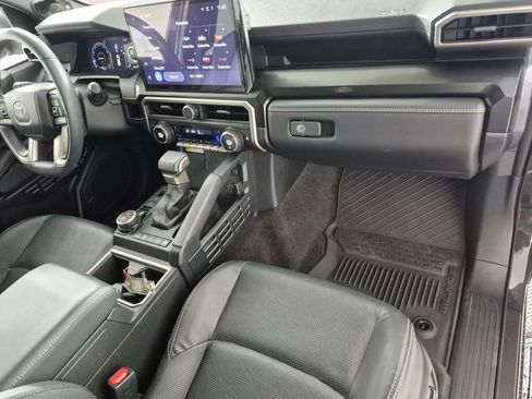 Used 2025 Toyota 4Runner Limited AWD/4WD image 29