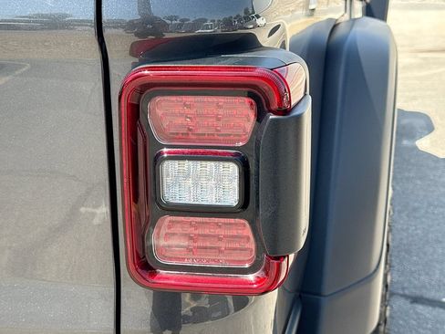 Used 2025 Jeep Gladiator Rubicon w/ Safety Group AWD/4WD image 31