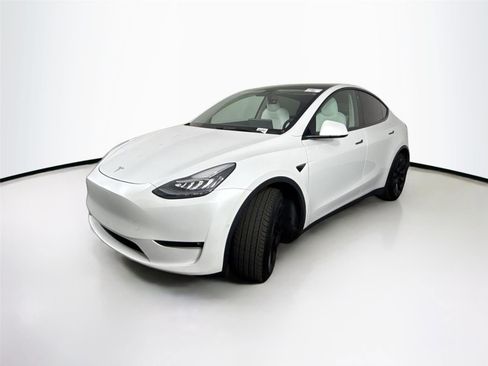 Used 2021 Tesla Model Y Long Range image 3