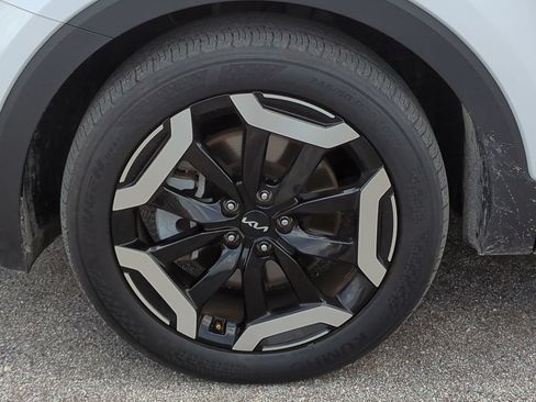 Certified 2025 Kia Telluride S FWD image 11