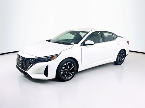 Used 2024 Nissan Sentra SV image 3