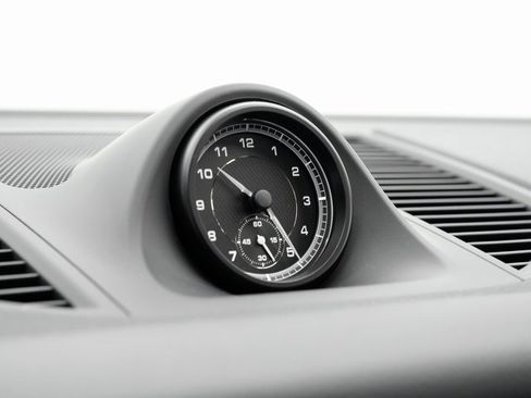 Certified 2025 Porsche Macan image 17