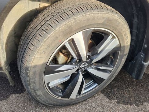 Used 2023 Nissan Rogue SL w/ SL Premium Package image 10