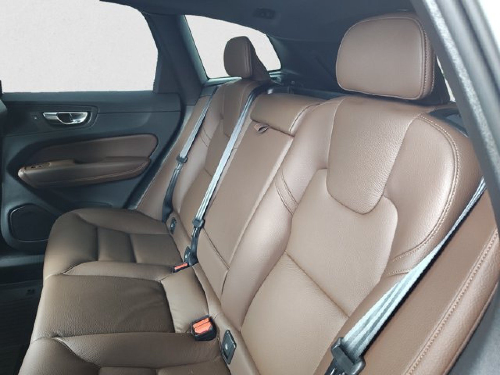 Used 2023 Volvo XC60 B5 Plus w/ Climate Package FWD image 18