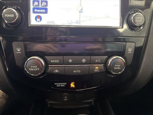 Used 2014 Nissan Rogue SL image 24