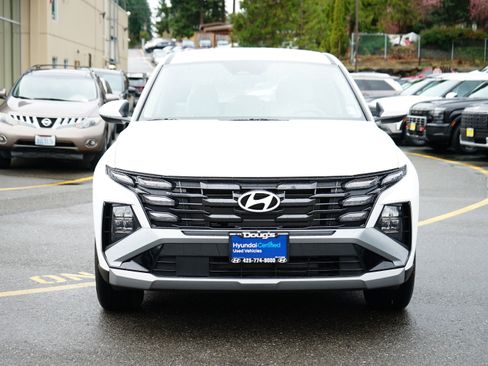 Used 2025 Hyundai Tucson SE image 3