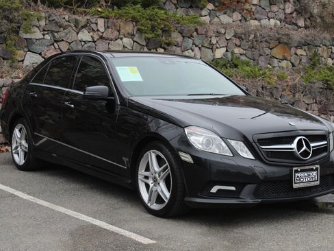 Used 2011 Mercedes-Benz E 550 4MATIC Sedan image 4
