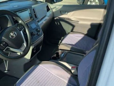 Used 2019 Toyota Sienna LE image 5