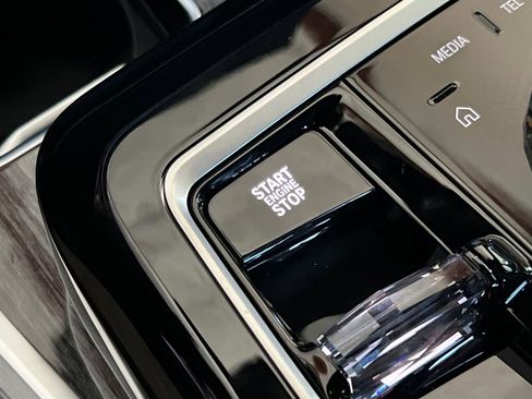 New 2025 BMW 740i image 28