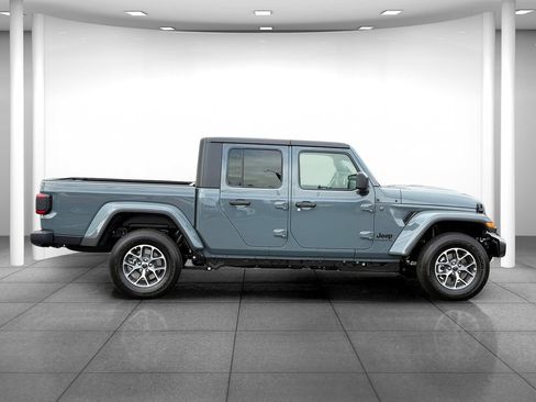 New 2026 Jeep Gladiator Sport AWD/4WD image 8