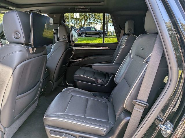 Certified 2025 Cadillac Escalade Premium Luxury AWD/4WD image 16