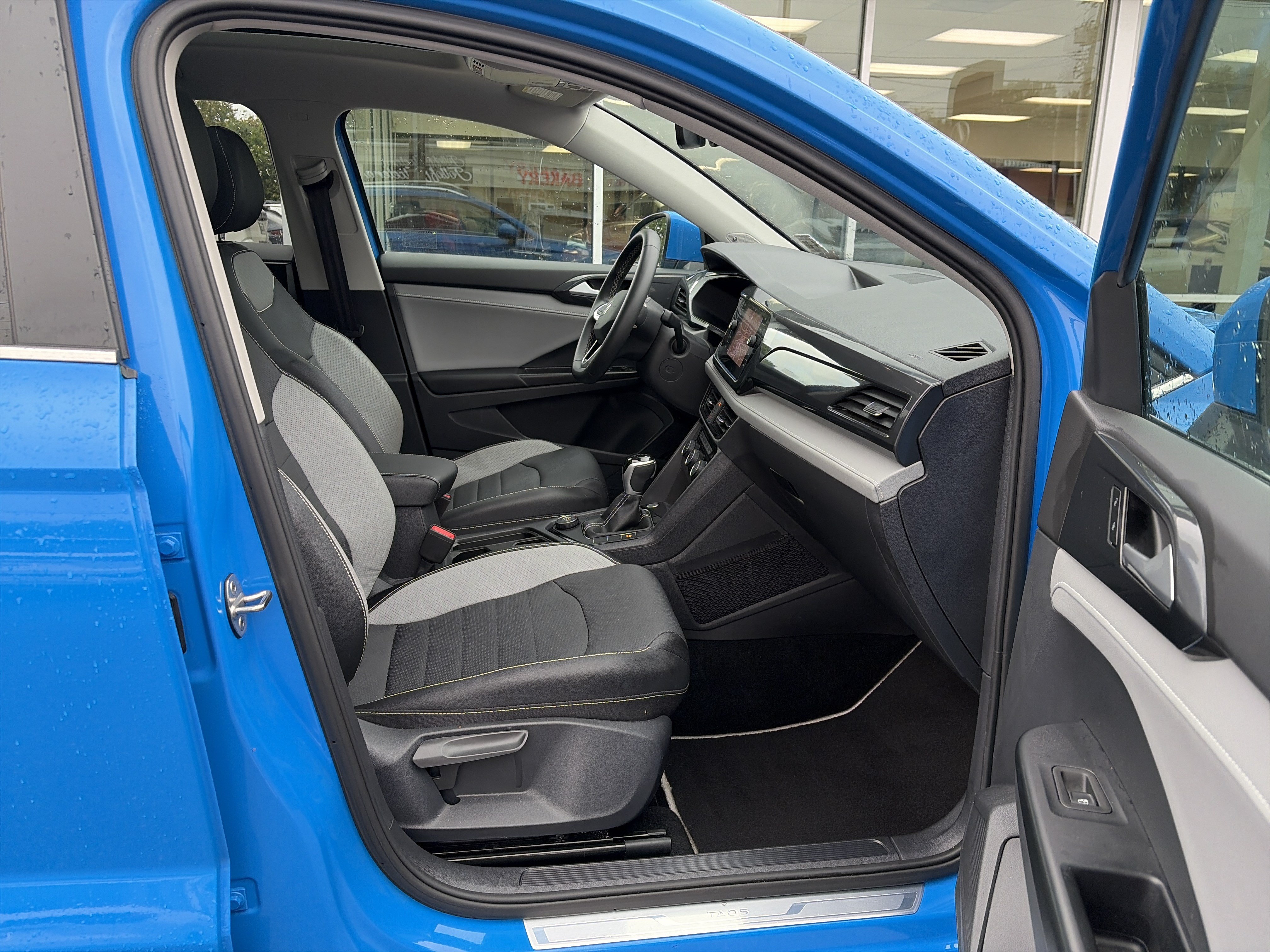 Used 2023 Volkswagen Taos SEL AWD/4WD image 15