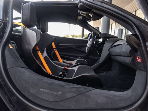 Used 2026 McLaren 750S RWD image 44