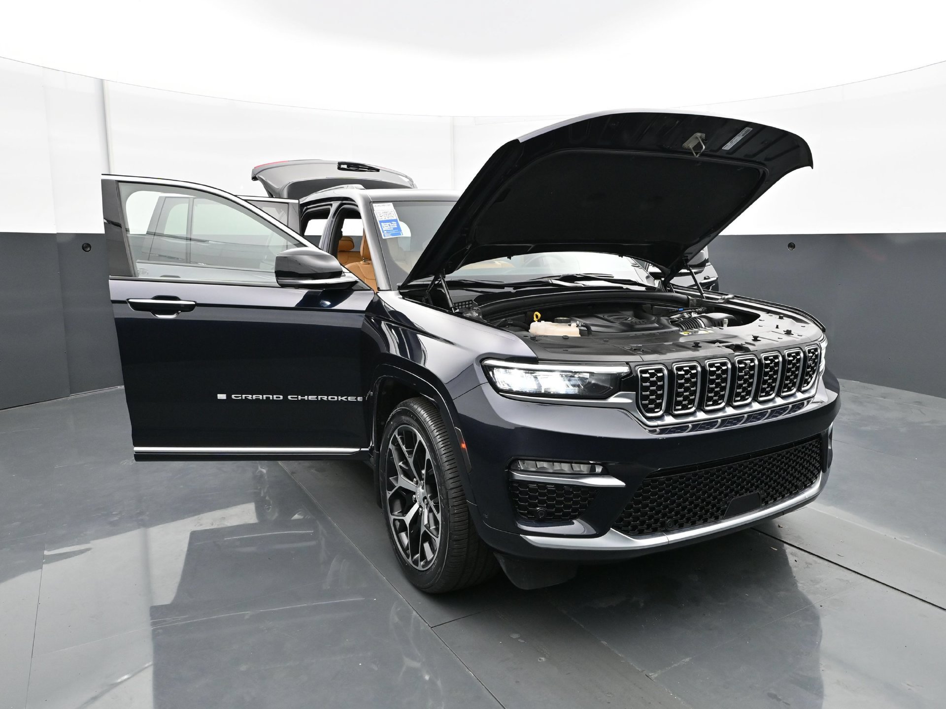 Used 2024 Jeep Grand Cherokee Summit AWD/4WD image 41