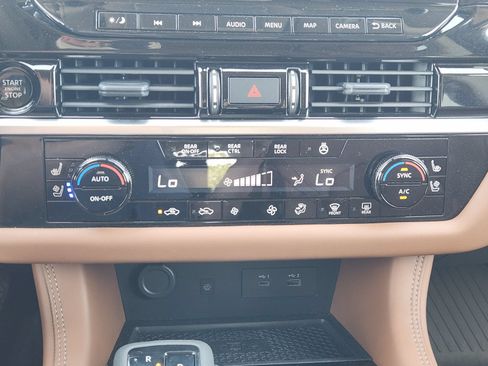 Used 2025 Nissan Pathfinder Platinum AWD/4WD image 22