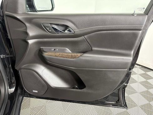 Certified 2022 GMC Acadia Denali w/ Denali Ultimate Package image 18