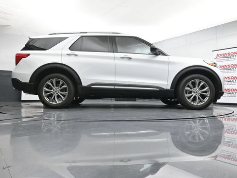 Used 2023 Ford Explorer Limited AWD/4WD image 42