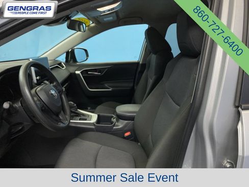 Used 2025 Toyota RAV4 XLE AWD/4WD image 9