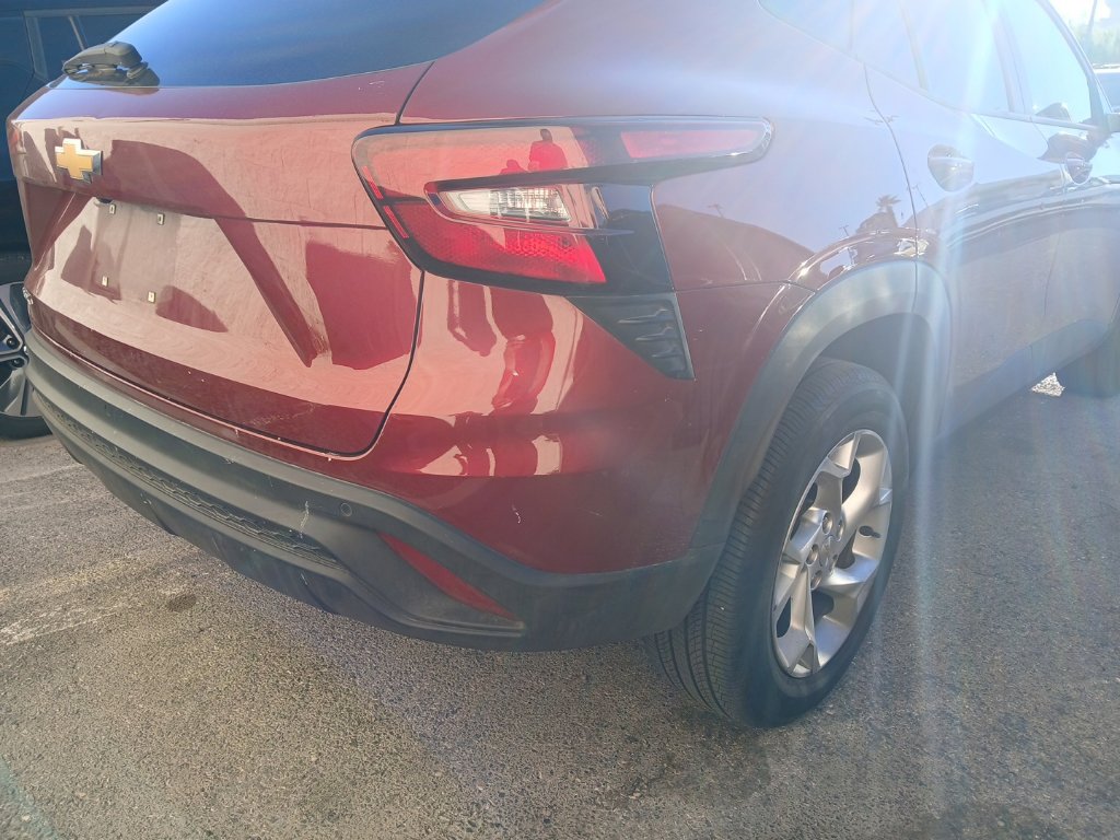 Used 2025 Chevrolet Trax LS w/ LS Convenience Package FWD image 6