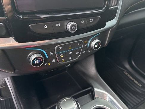 Used 2020 Chevrolet Traverse LT image 24