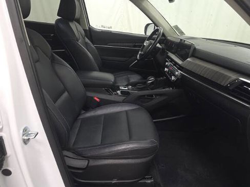 Used 2023 Kia Telluride EX image 11