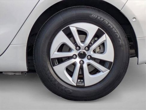 Used 2017 Toyota Prius Four image 25