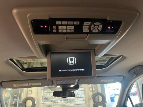 Used 2017 Honda Pilot Elite image 36