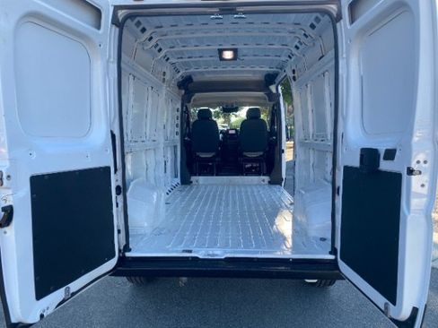 Used 2026 RAM ProMaster 2500 w/ Convenience Group FWD image 8