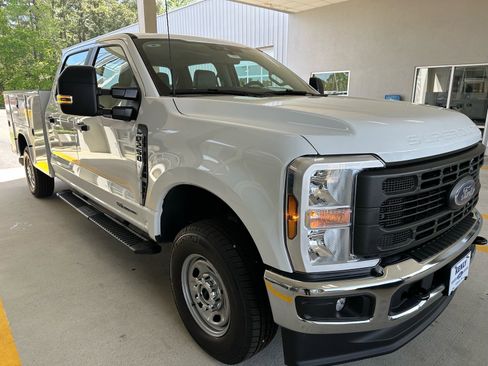 New 2026 Ford F250 XL w/ XL Chrome Package AWD/4WD image 9