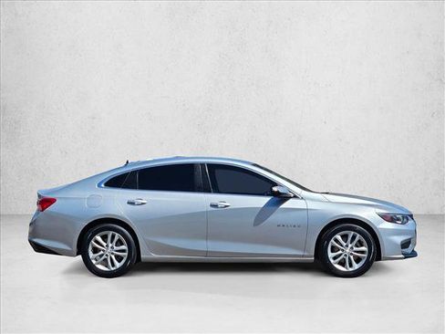 Certified 2017 Chevrolet Malibu LT FWD image 4
