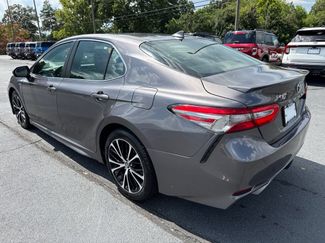 Used 2019 Toyota Camry SE FWD video 3