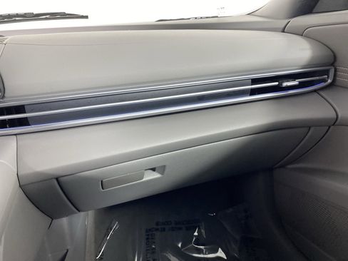 Used 2025 Hyundai Elantra SEL image 32