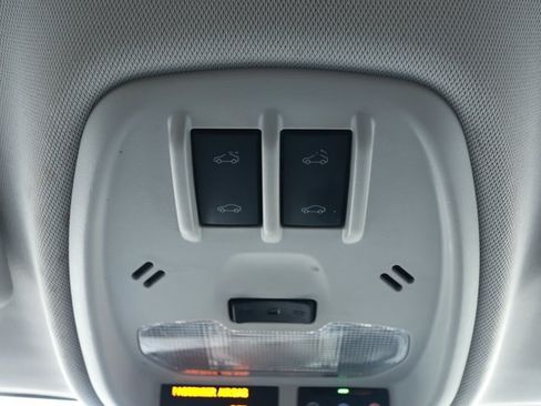 Used 2024 Chevrolet Trax LT w/ Sunroof Package FWD image 18