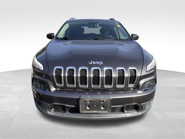 Used 2016 Jeep Cherokee Latitude w/ Cold Weather Group AWD/4WD image 12