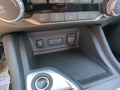 Used 2025 Nissan Sentra SV FWD image 17