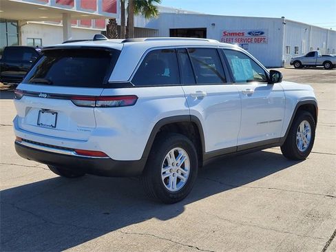 Used 2023 Jeep Grand Cherokee Laredo w/ Luxury Tech Group I image 19