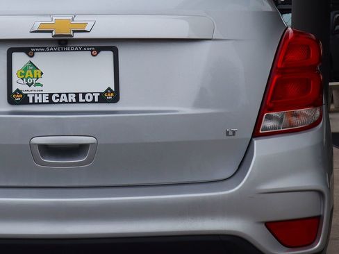 Used 2020 Chevrolet Trax LT w/ LT Convenience Package image 20