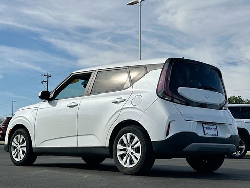 Used 2023 Kia Soul LX image 13