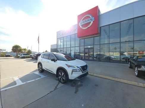 Used 2023 Nissan Rogue SL w/ SL Premium Package image 2